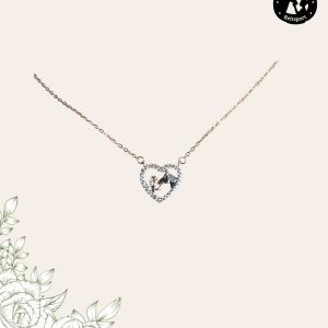 Collar corazón con figura ecuestre